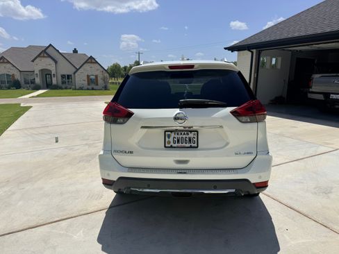 Used 2019 Nissan Rogue SL w/ Premium Package AWD/4WD image 6