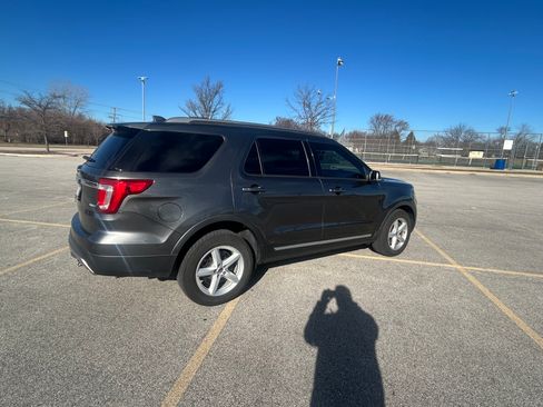 Used 2016 Ford Explorer XLT image 13