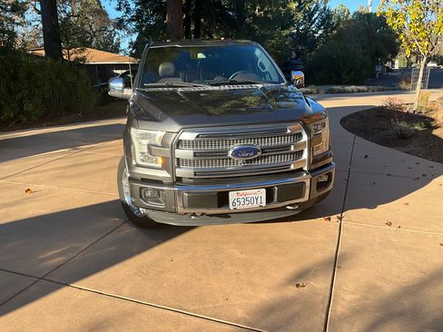 Used 2016 Ford F150 Platinum w/ Equipment Group 701A Luxury image 2