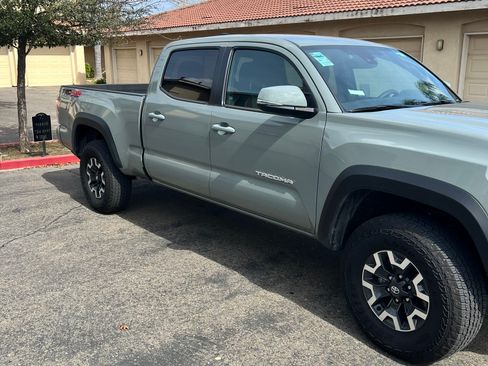 Used 2023 Toyota Tacoma TRD Off-Road w/ Advanced Technology Package AWD/4WD image 4