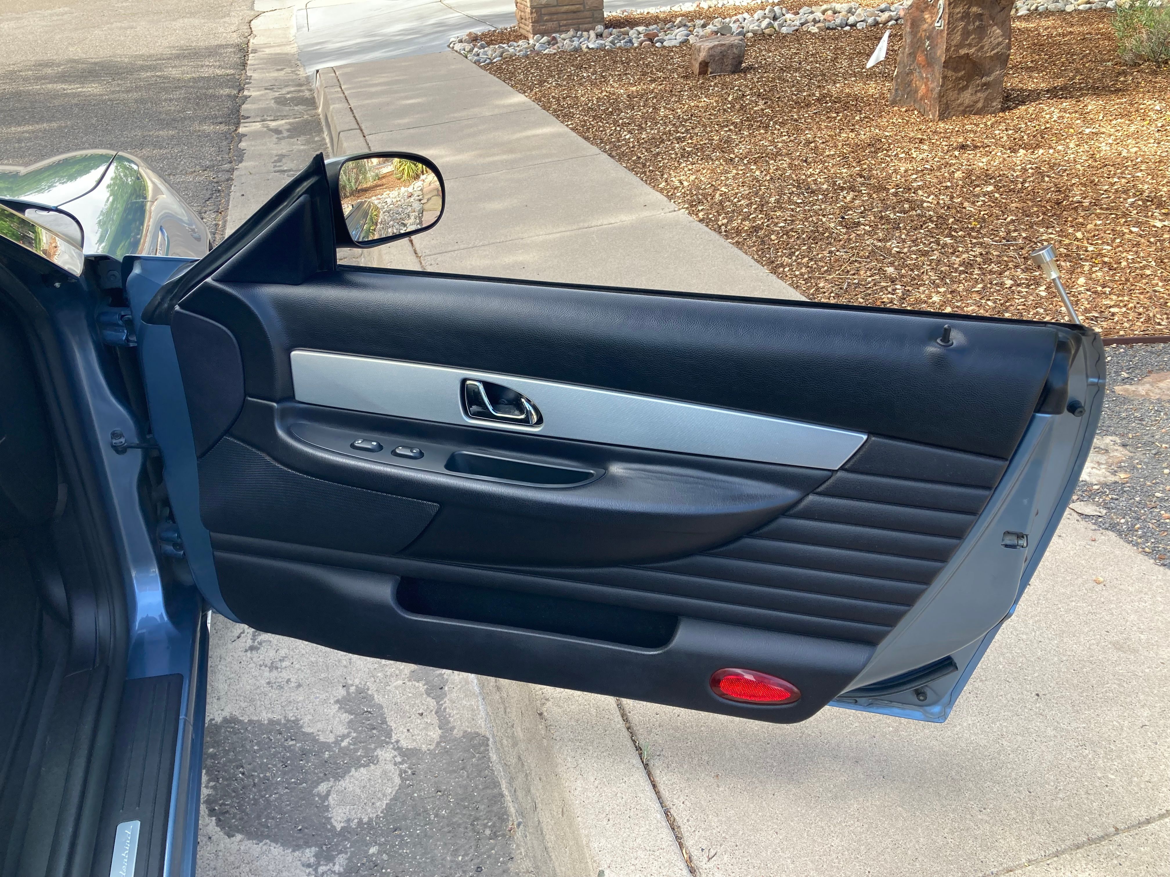 Used 2005 Ford Thunderbird RWD image 22