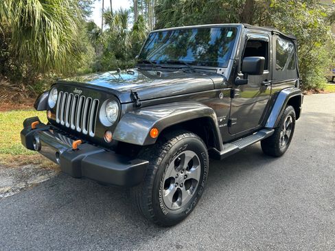 Used 2017 Jeep Wrangler Sahara w/ Connectivity Group image 4
