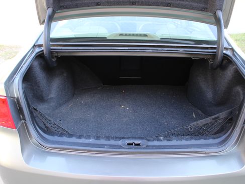 Used 2011 Buick Lucerne CXL image 11