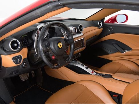 Used 2017 Ferrari California T image 10