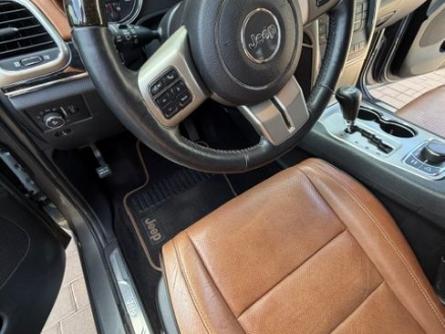 Used 2011 Jeep Grand Cherokee Overland Summit image 14