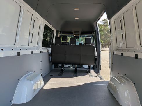 Used 2019 Mercedes-Benz Sprinter 2500 image 8