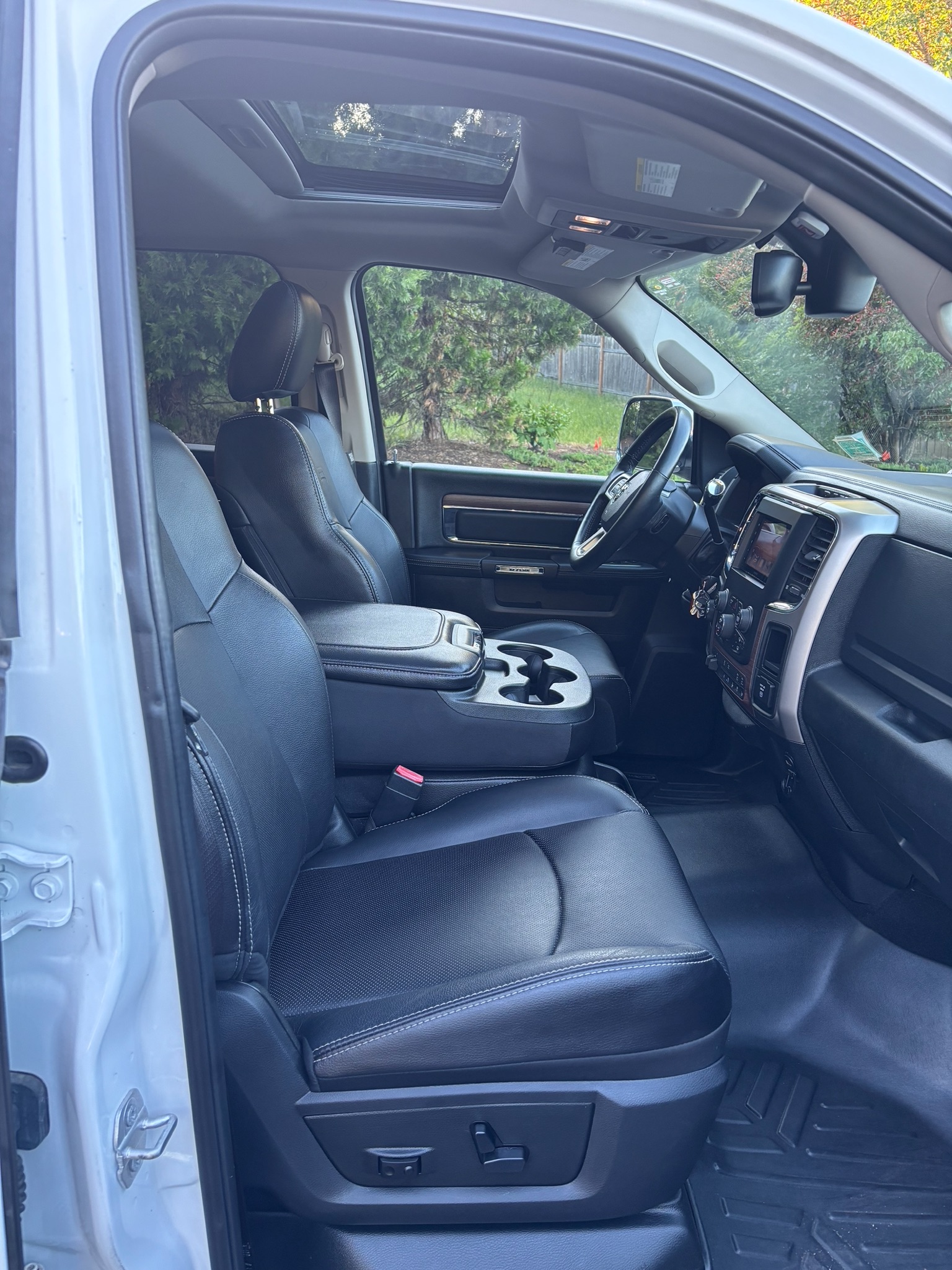 Used 2016 RAM 2500 Laramie AWD/4WD image 21