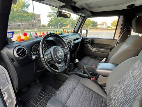Used 2012 Jeep Wrangler Sport AWD/4WD image 16