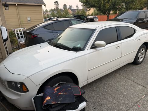 Used 2010 Dodge Charger SXT RWD image 9