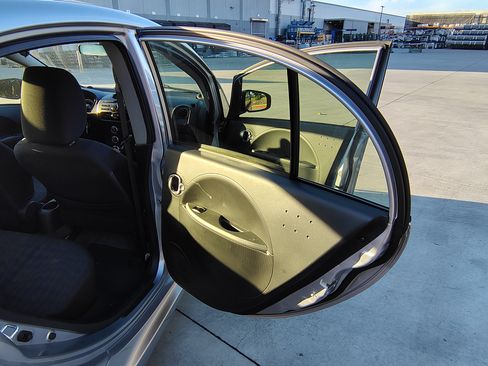 Used 2014 Mitsubishi i ES image 18