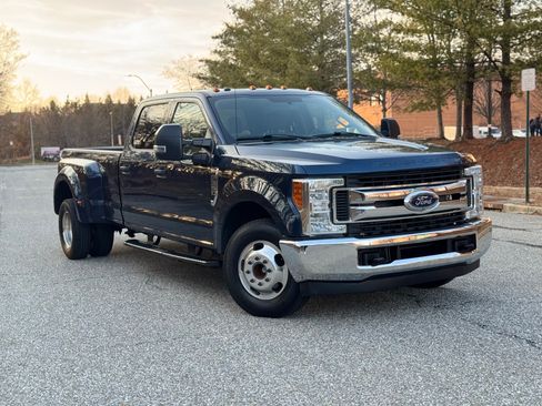 Used 2017 Ford F350 XLT image 4