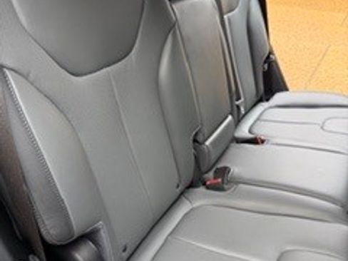 Used 2023 Hyundai Santa Fe SEL w/ Premium Package image 11