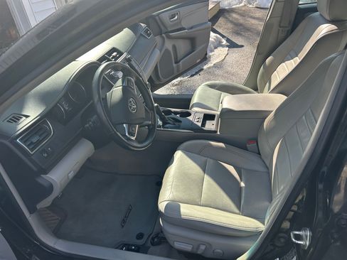 Used 2017 Toyota Camry XLE w/ Moonroof Package image 13