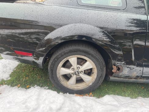 Used 2007 Ford Mustang Coupe image 4