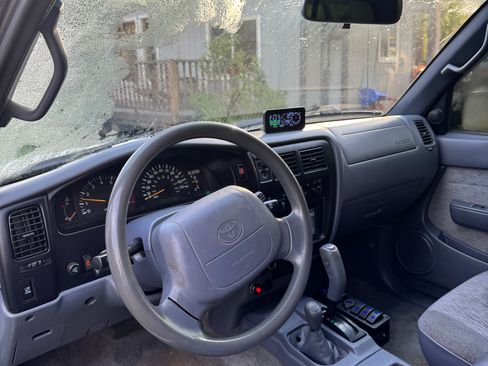 Used 1999 Toyota Tacoma Pickup image 4