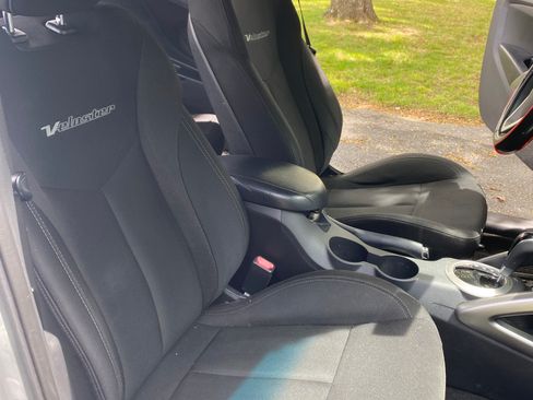Used 2013 Hyundai Veloster FWD image 13