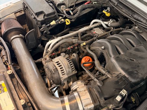 Used 2016 Jeep Wrangler Unlimited Sahara w/ Connectivity Group AWD/4WD image 14