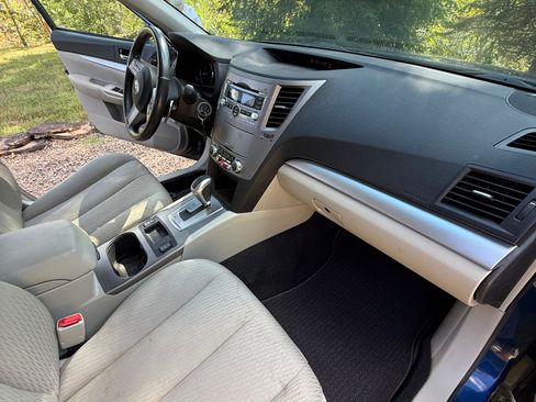Used 2011 Subaru Outback 2.5i Premium AWD/4WD image 10
