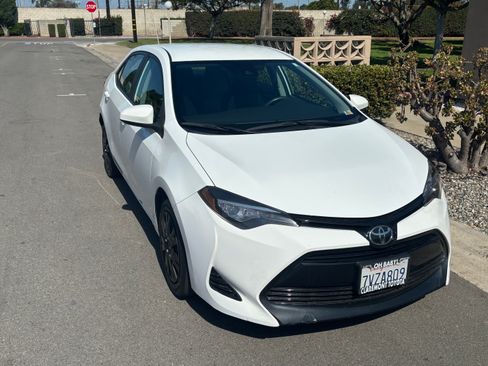Used 2017 Toyota Corolla SE FWD image 2