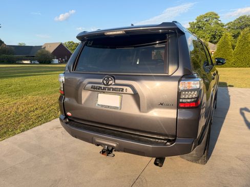 Used 2021 Toyota 4Runner SR5 Premium w/ Moonroof Package RWD image 2