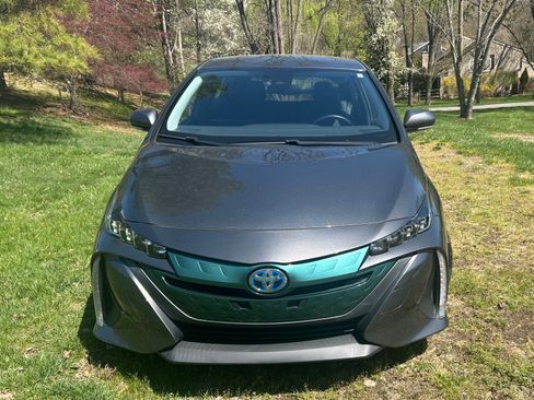 Used 2017 Toyota Prius Prime Premium image 2