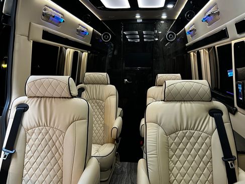 Used 2022 Mercedes-Benz Sprinter 3500 image 13