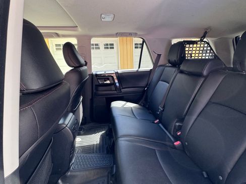 Used 2018 Toyota 4Runner TRD Off-Road Premium AWD/4WD image 18