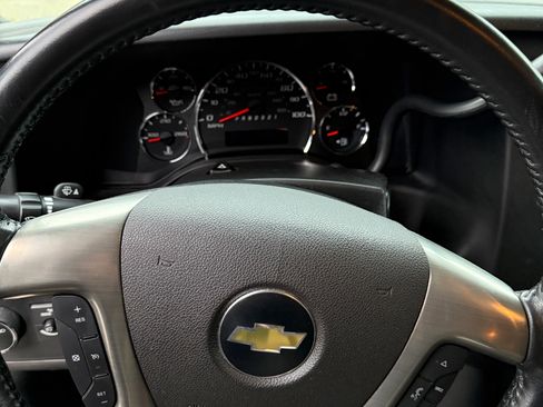 Used 2014 Chevrolet Express 1500 image 18