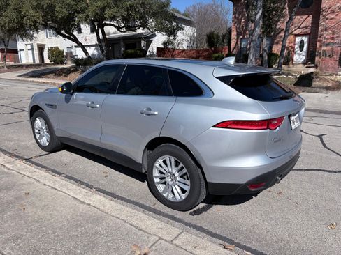 Used 2017 Jaguar F-PACE Prestige image 11