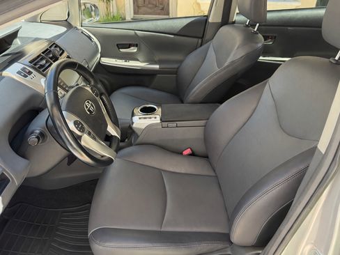 Used 2013 Toyota Prius V Five image 15