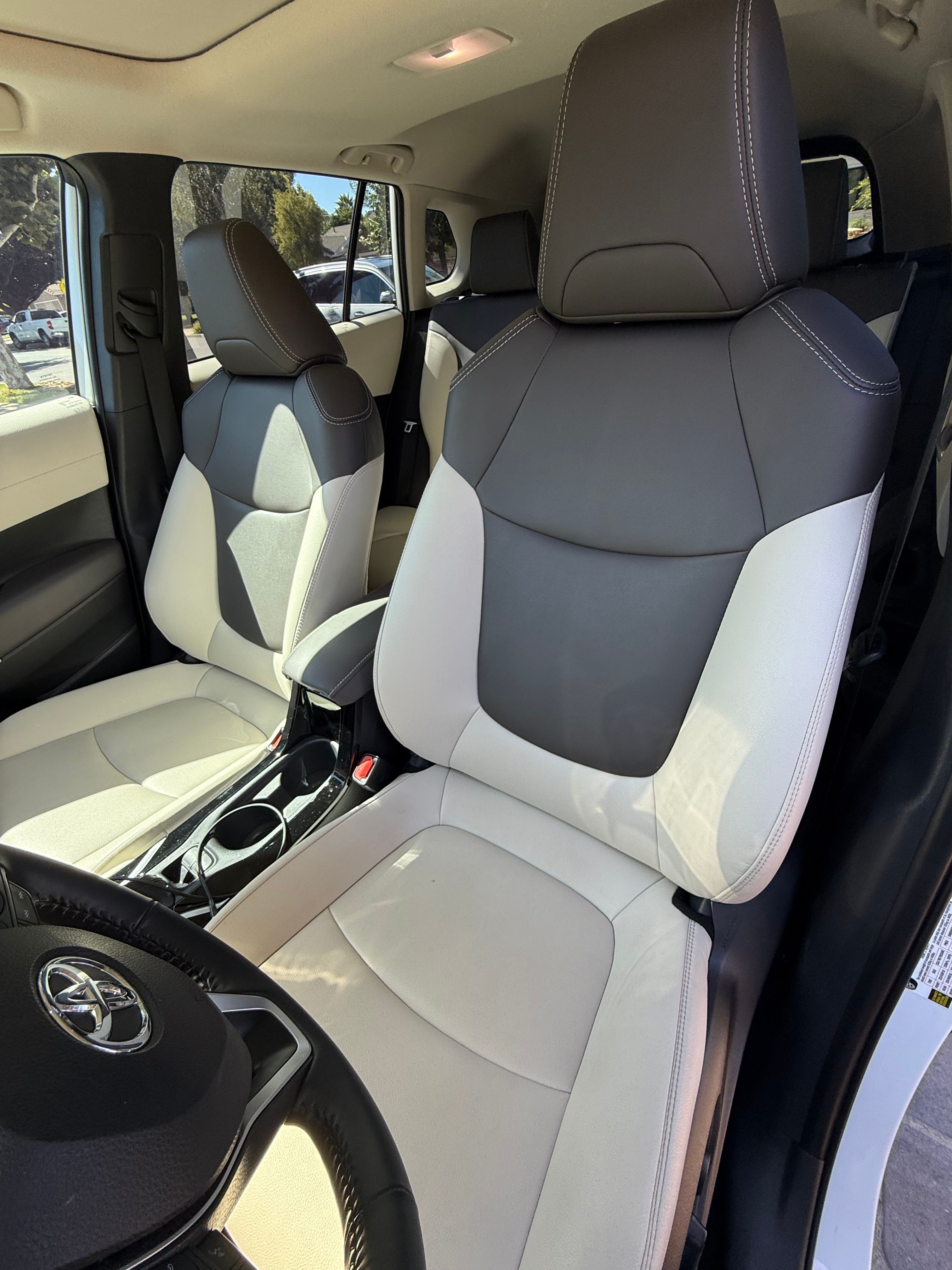 Used 2022 Toyota Corolla Cross XLE w/ Convenience Package AWD/4WD image 8