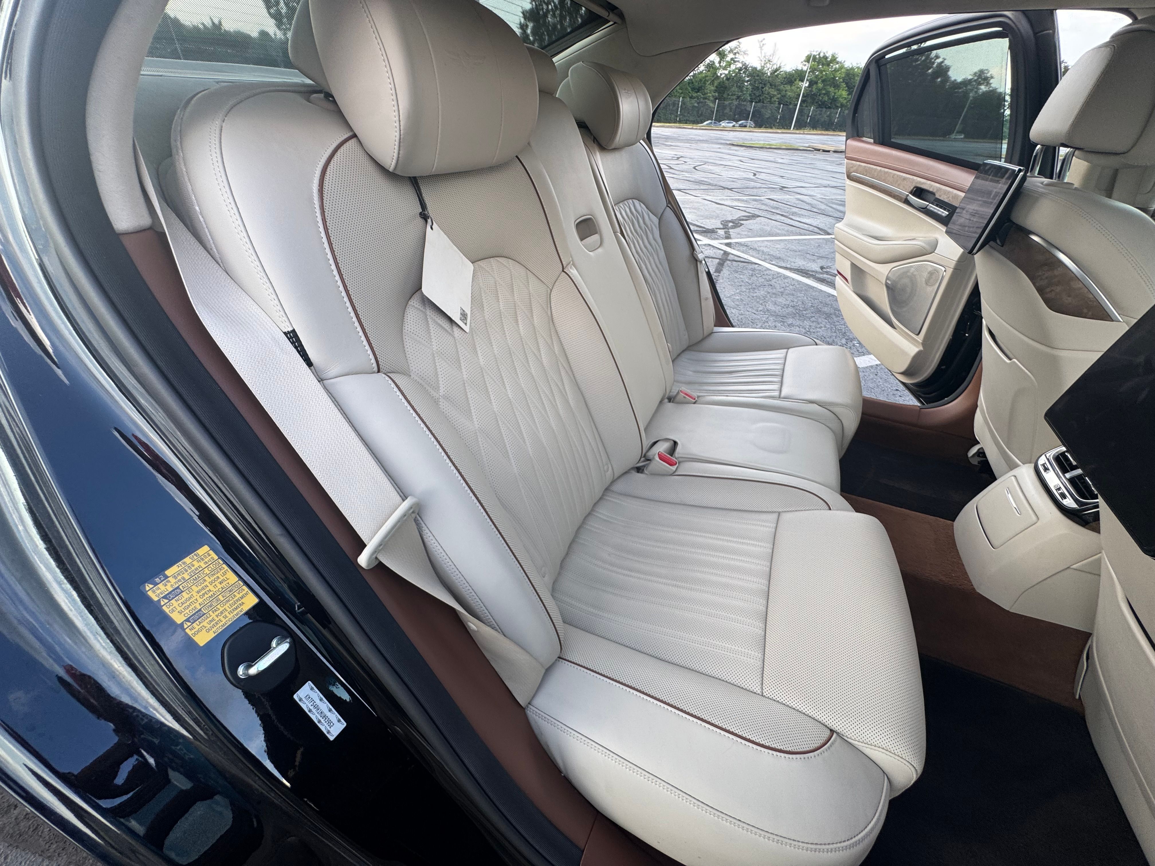 Used 2022 Genesis G90 5.0 Ultimate RWD image 19