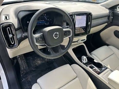 Used 2026 Volvo XC40 B5 Plus w/ Protection Package Premier AWD/4WD image 4