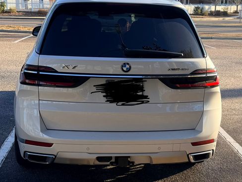 Used 2025 BMW X7 xDrive40i image 4