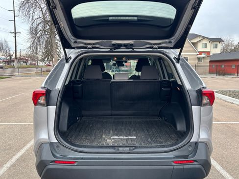 Used 2021 Toyota RAV4 XLE w/ XLE Grade Weather Package image 9