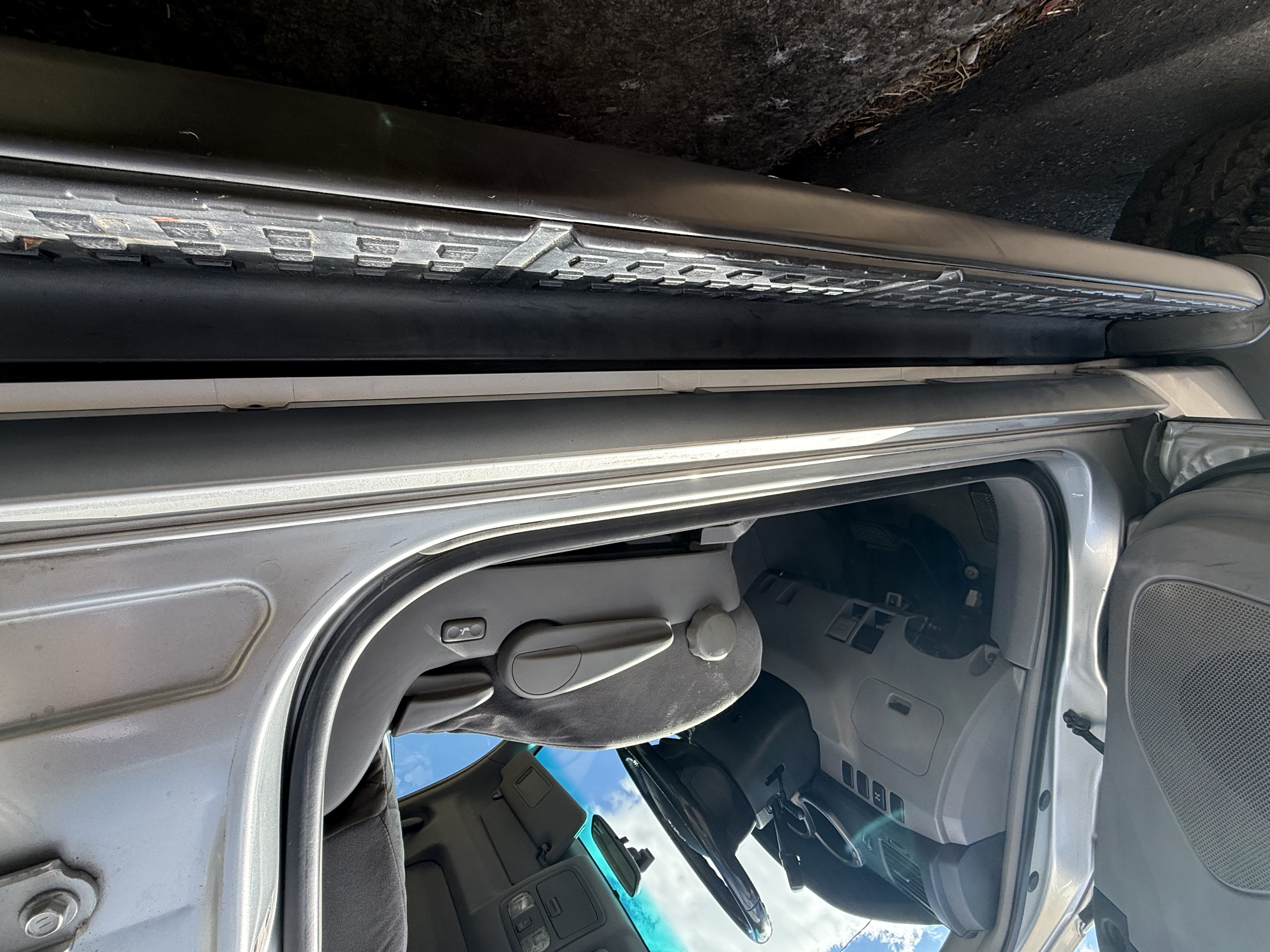 Used 2005 Toyota 4Runner SR5 AWD/4WD image 18