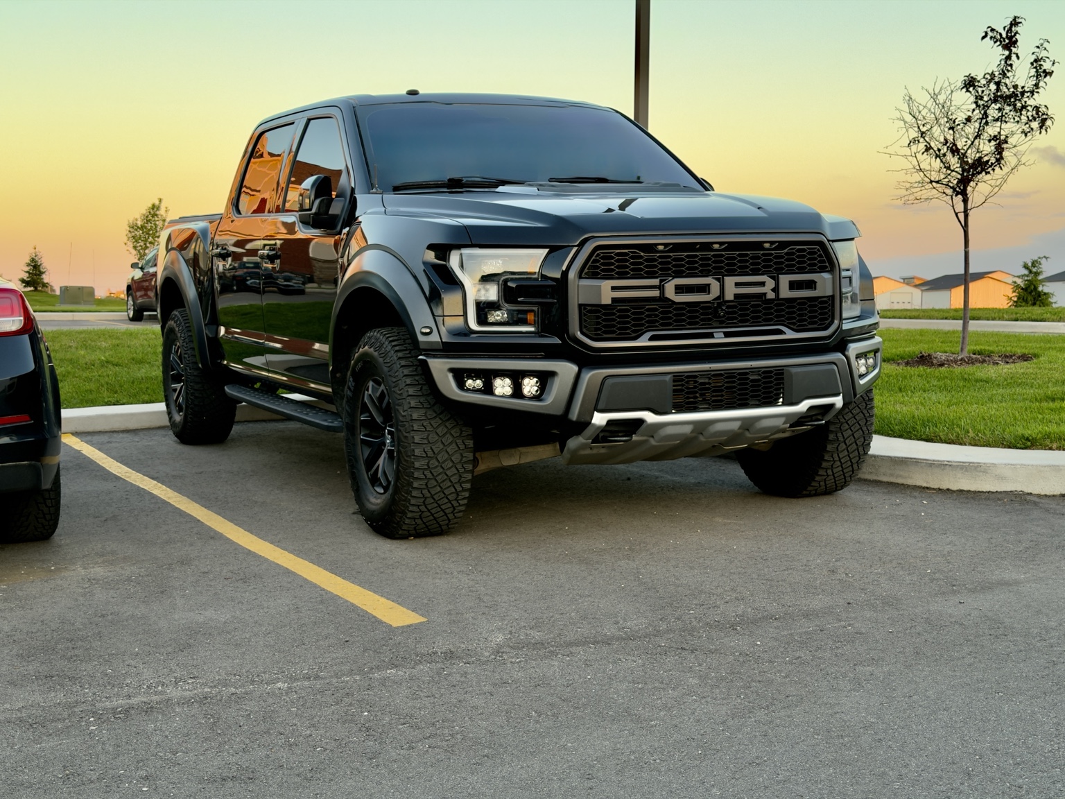 Used 2017 Ford F150 Raptor w/ Equipment Group 802A Luxury AWD/4WD image 17