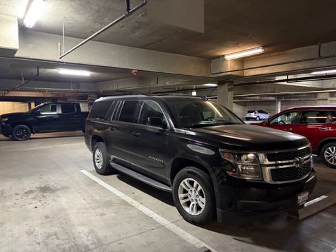 Used 2020 Chevrolet Suburban LT RWD image 5