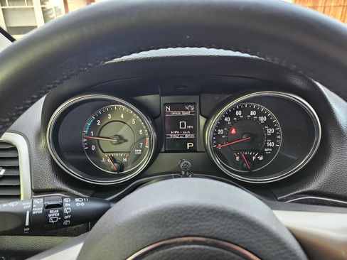 Used 2013 Jeep Grand Cherokee Laredo w/ Laredo E Group image 10