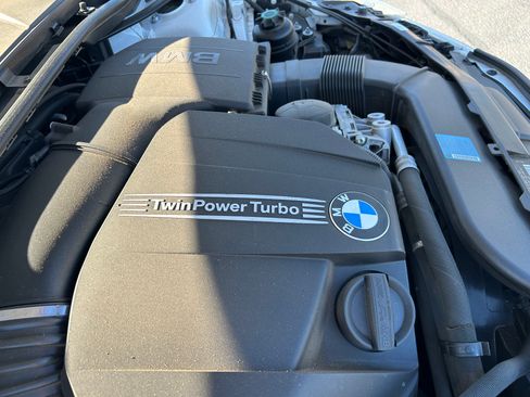 Used 2011 BMW 335i Convertible image 23