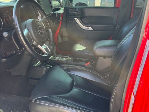 Used 2016 Jeep Wrangler Unlimited Rubicon AWD/4WD image 11