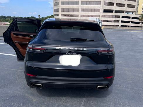 Used 2021 Porsche Cayenne AWD/4WD image 17