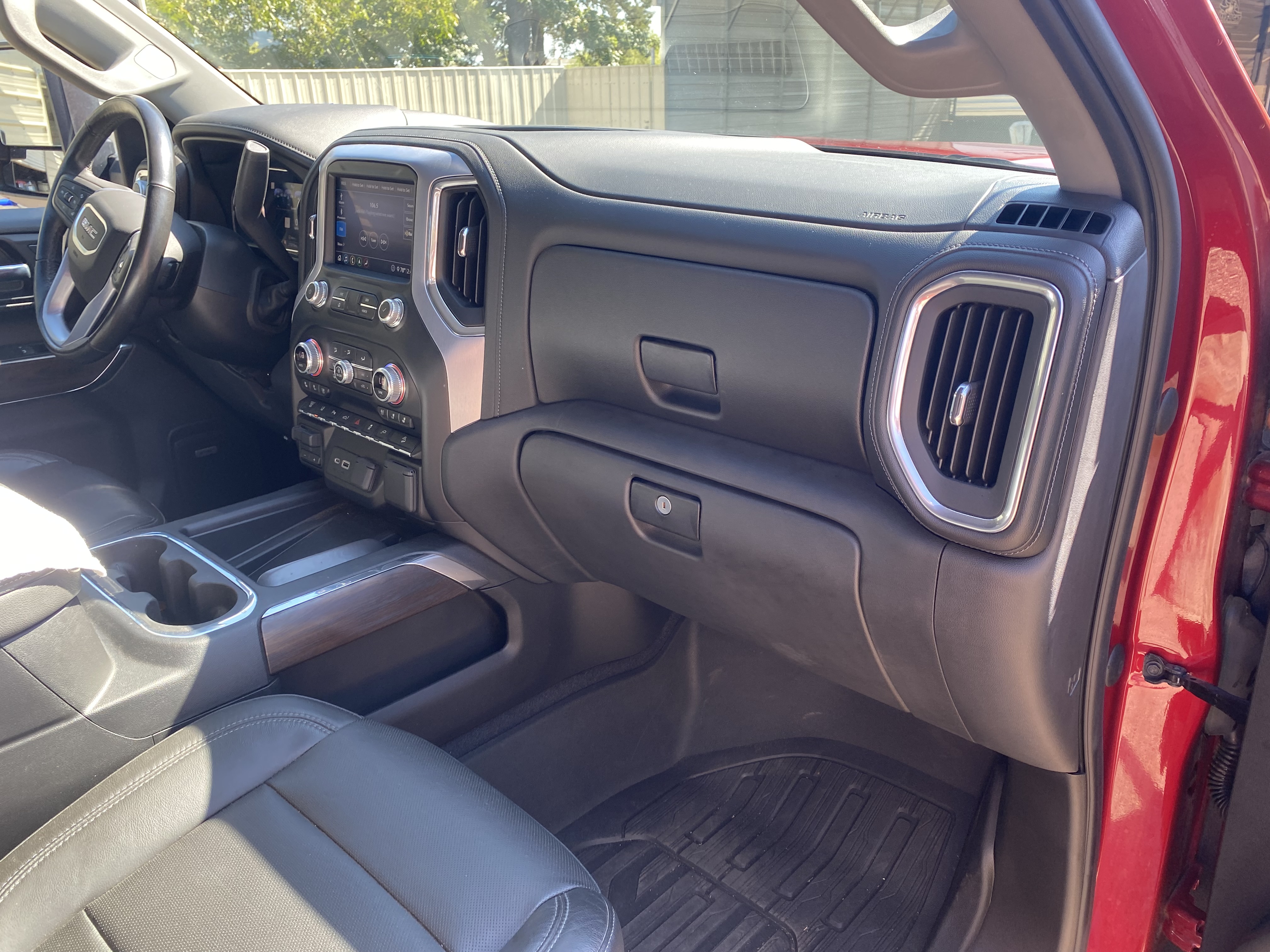 Used 2020 GMC Sierra 2500 SLT w/ Technology Package AWD/4WD image 5