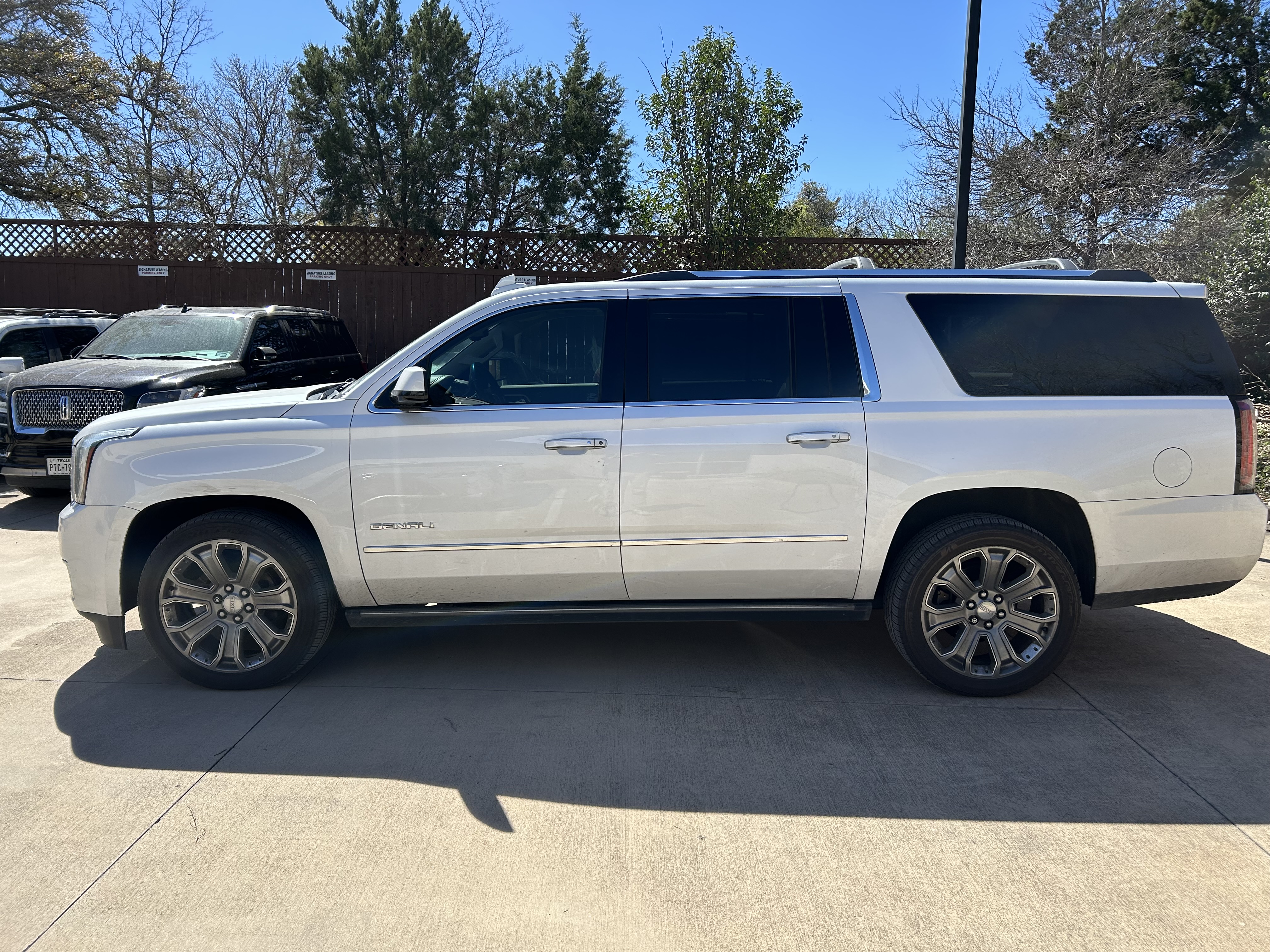 Used 2016 GMC Yukon XL Denali w/ Open Road Package AWD/4WD image 1