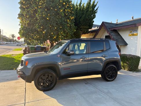Used 2018 Jeep Renegade Trailhawk w/ Cold Weather Group II image 1