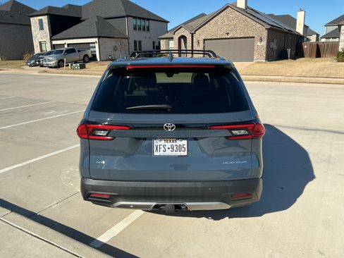 Used 2025 Toyota Grand Highlander AWD image 9