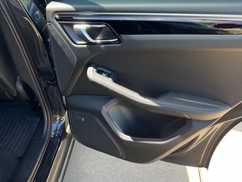 Used 2021 Porsche Macan S image 16