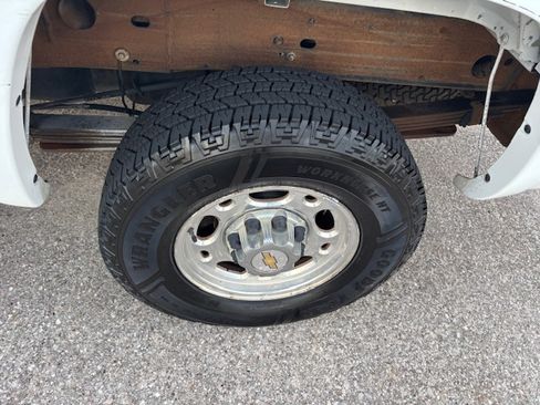 Used 2003 Chevrolet Silverado 2500 LS w/ Skid Plate Package image 6