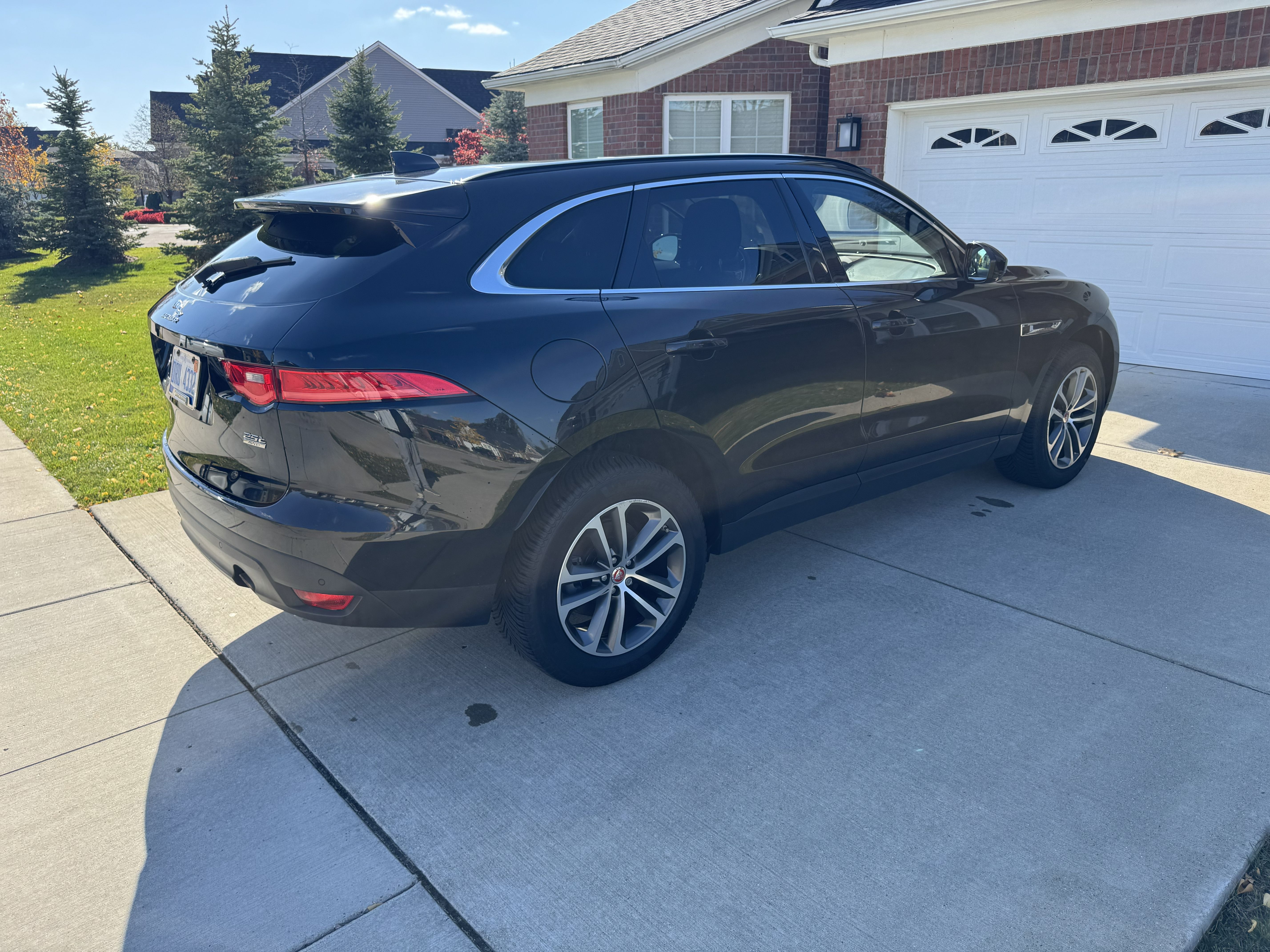 Used 2020 Jaguar F-PACE Premium AWD/4WD image 2