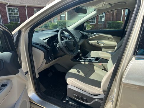 Used 2017 Ford Escape SE FWD image 6